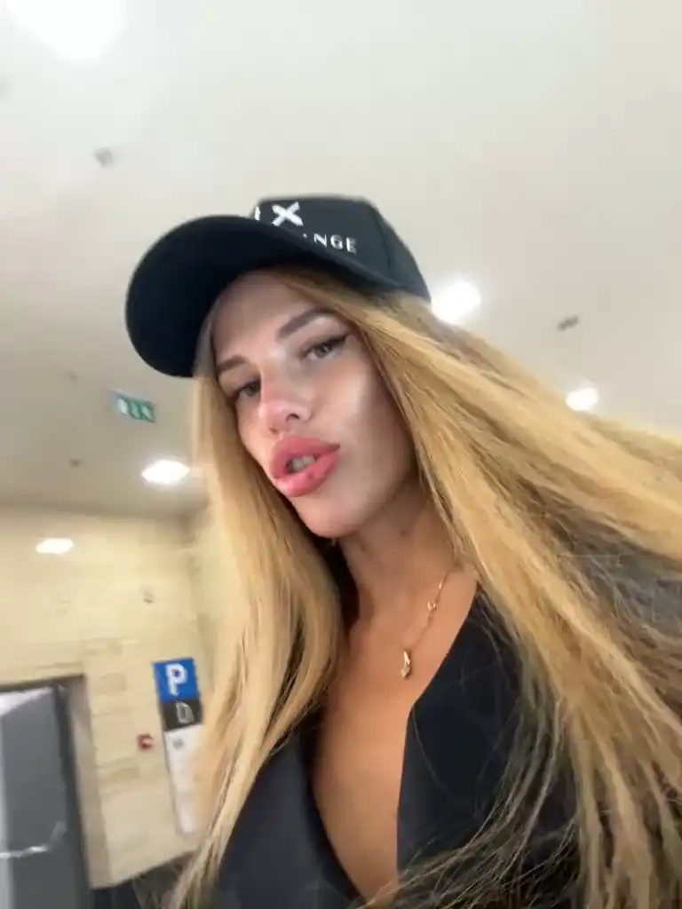 Blondinochkaa - Bongacams Hot Show Video - 2025 04-06 19:50:36