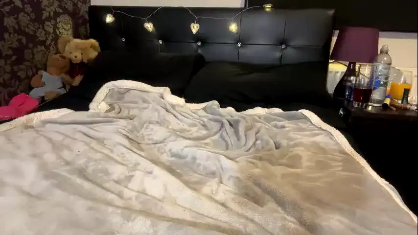 Cheekyleiigh - Chaturbate Live Video Recording - 2025 03-05 14:00:59