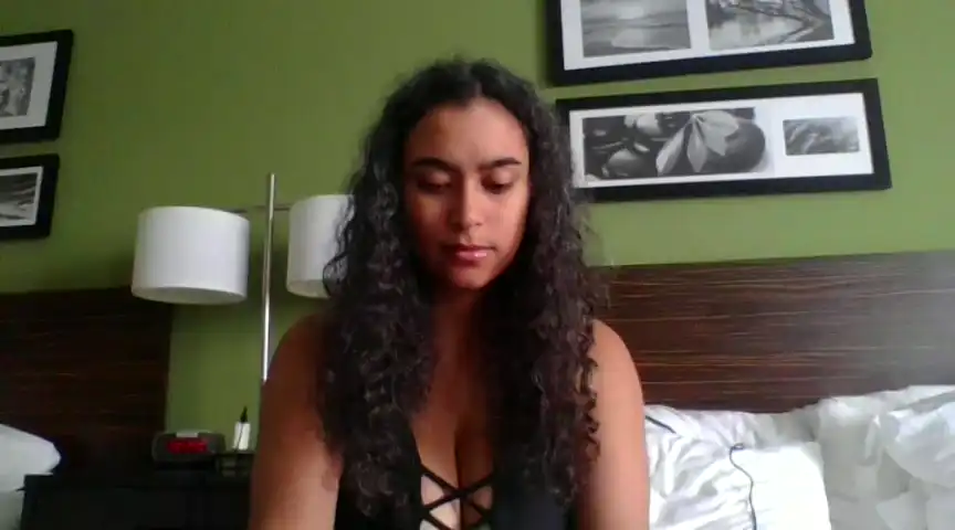 Cinnaminnie - Stripchat Live Video Recording - 2025 03-04 26:33:27