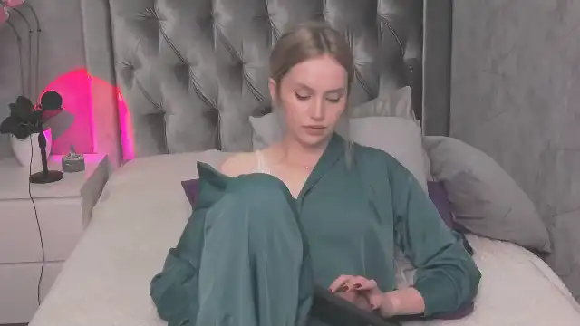 Claire-Winsley - Flirt4Free Live Video Recording - 2025 05-01 08:40:20